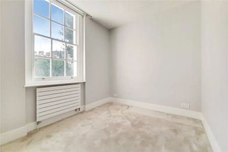 3 bedroom flat in London - Photo 4