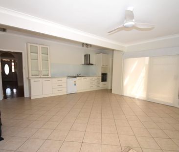 Great Location - Four Bedroom House - Photo 6