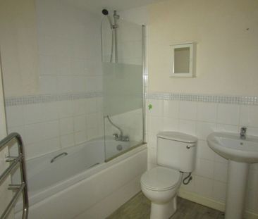 2 bed Apartment - To Let - Photo 4