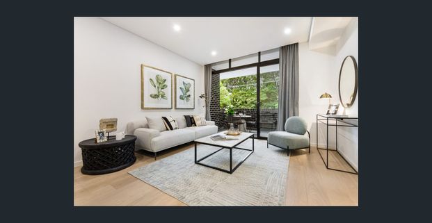 STYLISH APARTMENT OFFERS EASY PARKSIDE LIFESTYLE - Photo 1