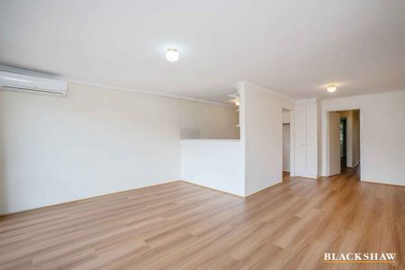 Charming Two Bedroom Retreat in a Quiet Location - Photo 5