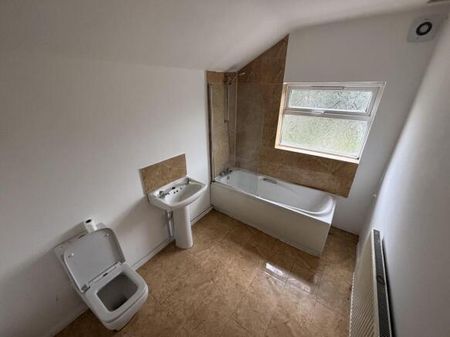 Bearwood Hill Road - Photo 4