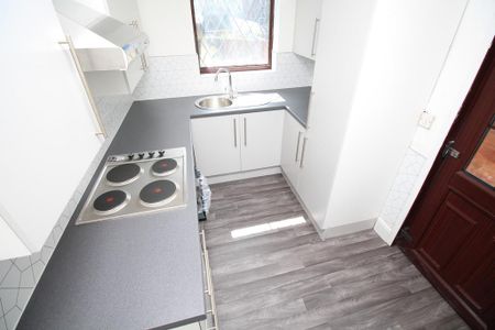 3 bedroom end of terrace house to rent - Photo 5