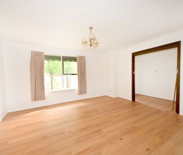Family home of comfort and prime location! - Photo 2