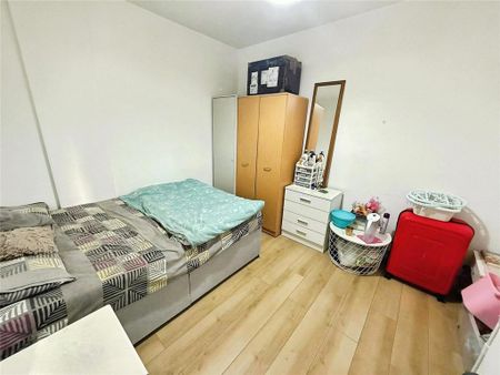 3 bedroom flat to rent - Photo 2