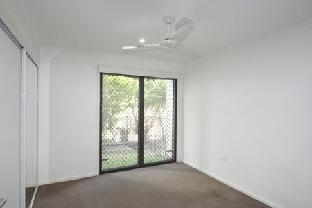 STYLISH TWO-BEDROOM RESIDENCE IN POPULAR ESTATE! - Photo 5