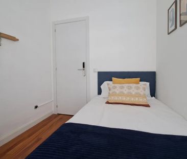 Room in a shared 14-bedroom apartment for rent in Castillejos, perfect for professionals and students. - Photo 4