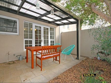 2/210 Gover Street, North Adelaide - Photo 2