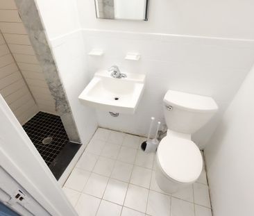 For Lease - 2469 Queen Street Unit# 4, Toronto, Ontario - Photo 4