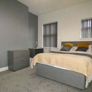 Fantastic Student House Minutes from Staffs Uni for 25/26 Academic Year - Photo 3