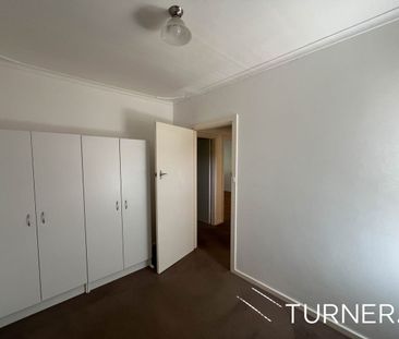 Neat and tidy 2 bedroom unit - Photo 3