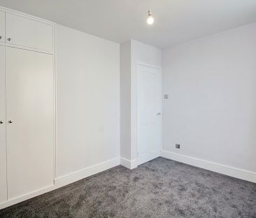 2 bed flat to rent in Bathurst Walk, Richings Park, SL0 - Photo 1