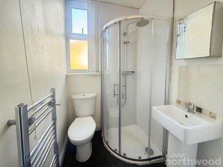 3 bedroom terraced house to rent - Photo 3