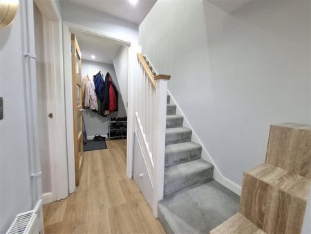 Laidon Square, Hemel Hempstead - Photo 3