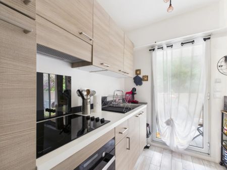 APPARTEMENT MEUBLÉ AVEC TERRASSE – NICE SAINTE-MARGUERITE – 26,61 m² - Photo 4