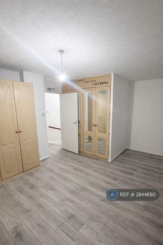 3 bedroom flat to rent - Photo 3