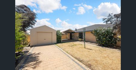 LARGE FAMILY HOME WITH WORKSHOP! - Photo 5