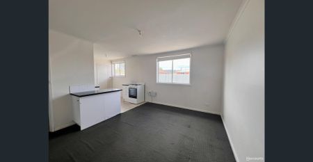 Low-Maintenance Unit in a Handy Location. - Photo 4