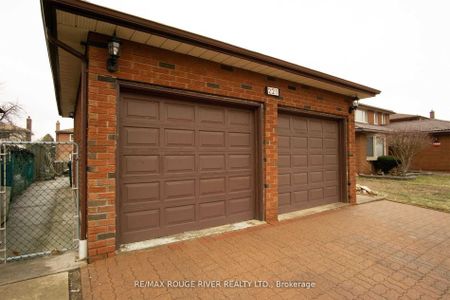 Detached Home For Lease | E8116910 - Photo 4