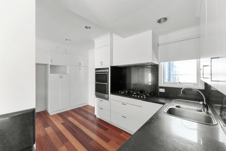 FAMILY LIVING, PERFECT BAYSIDE LOCATION - Photo 2