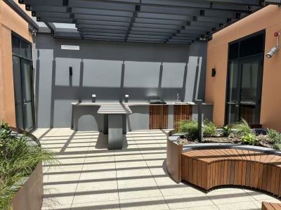 Brand New Luxury and Light filled 2 bedroom apartment in Green Square - Photo 4