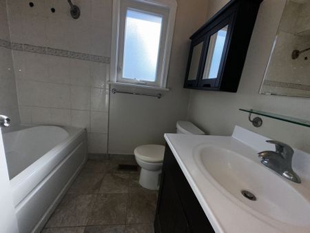 For Lease - 211 Ellington Drive Unit# Main, Toronto, Ontario - Photo 4