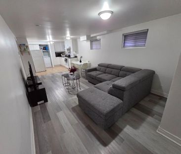 3 ½ À LOUER – RÉNOVÉ, CALME ET PROPRE ! - Photo 1