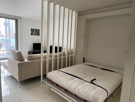 Studio Flat, Pan Peninsula Square, E14 - Photo 3