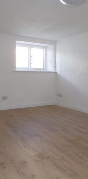 3 bedroom mews to rent - Photo 1
