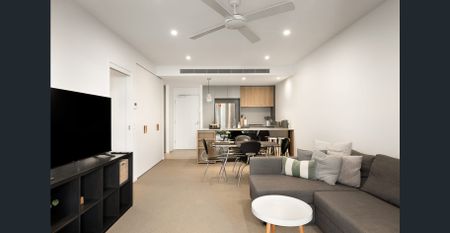 Luxurious, Fully Furnished 1 Bed + Study in the Walkable Heart of West End - Photo 3