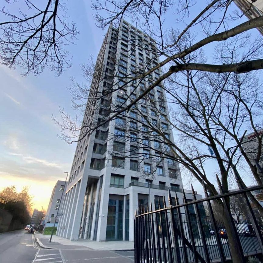 Grant Road, London - Photo 1
