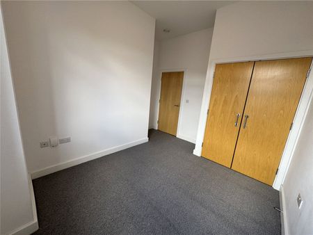 Knoll Road, Camberley, Surrey, GU15 - Photo 3