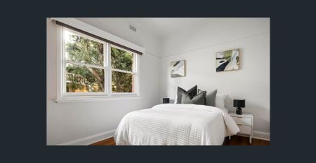 Light-filled retreat moments from Ivanhoe Village - Photo 3