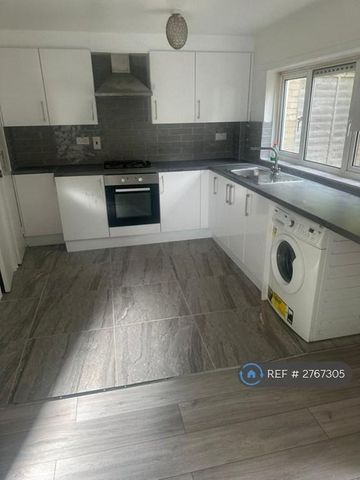 3 bedroom terraced house to rent - Photo 5