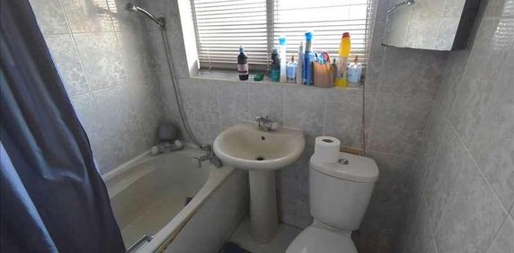 Summerhouse Drive, Bexley, DA5 - Photo 2