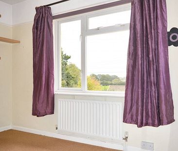 £1,300 PCM - Photo 2