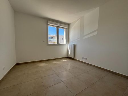 Location Appartement 2 pièces LES ANGLES 30133 - Photo 4