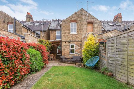 3 bedroom semi-detached house to rent - Photo 5