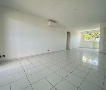 Location Appartement 3 pièces 76m² LES ANGLES 30133 - Photo 1
