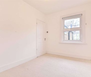 A charming and well presented home in an ideal Sevenoaks location. - Photo 5