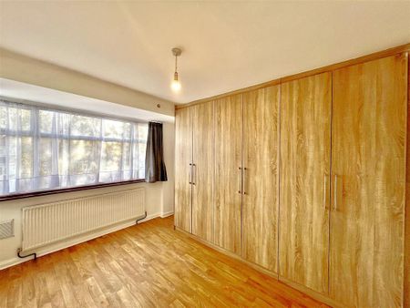 4 bedroom end of terrace house to rent - Photo 4