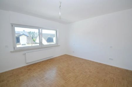 Soforteinzug möglich! Sanierte 3-Zimmer-Wohnung mit Balkon und Garten! - Foto 2