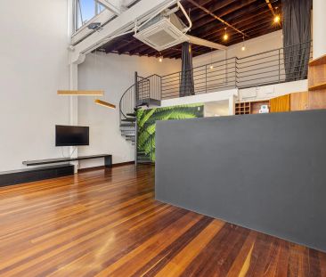 Unique and spacious - Photo 1