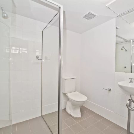 MGM MARTIN - TWO BEDROOM APARTMENT - Photo 4