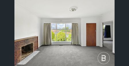 RECENTLY UPDATED WARM AND COSY BRICK HOME CLOSE TO CBD - Photo 2