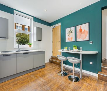 Fully Refurbished Professional Houseshare 💚 Room 5 – Executive En-S... - Photo 1