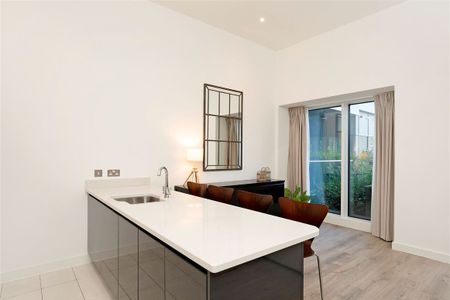 Apartment 2 , Hanover Court, Hanover Quay, Grand Canal Dk, Dublin 2 - Photo 3