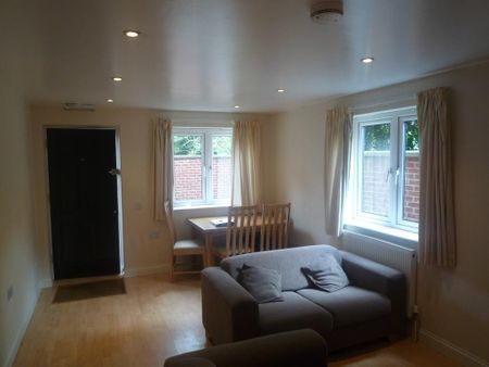 3 bedroom apartment to rent - Photo 2