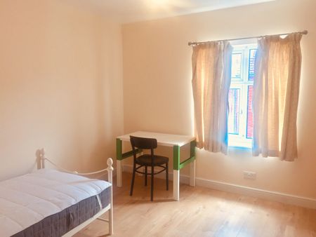 4 Bed Terraced House, Blackberry Terrace, SO14 - Photo 3