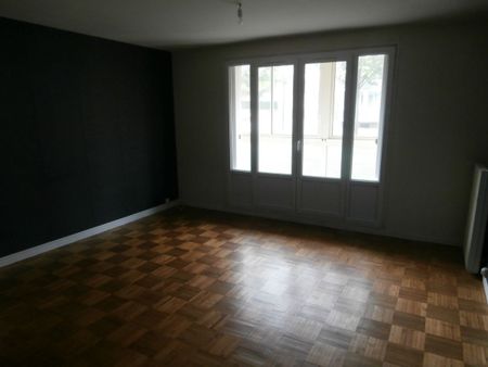 Location appartement T4 66.26m² à Reims (51100) Loyer CC * : 466.65 € Réf : ER.01968 - Photo 2